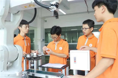 確認(rèn)過(guò)眼神,這不是別人家的實(shí)訓(xùn)室!珠海市創(chuàng)沃中等職業(yè)學(xué)校教學(xué)設(shè)施真給力!